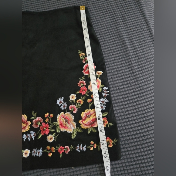 Forever 21 Black Mini Skirt with Floral Embroidery - Picture 9 of 10